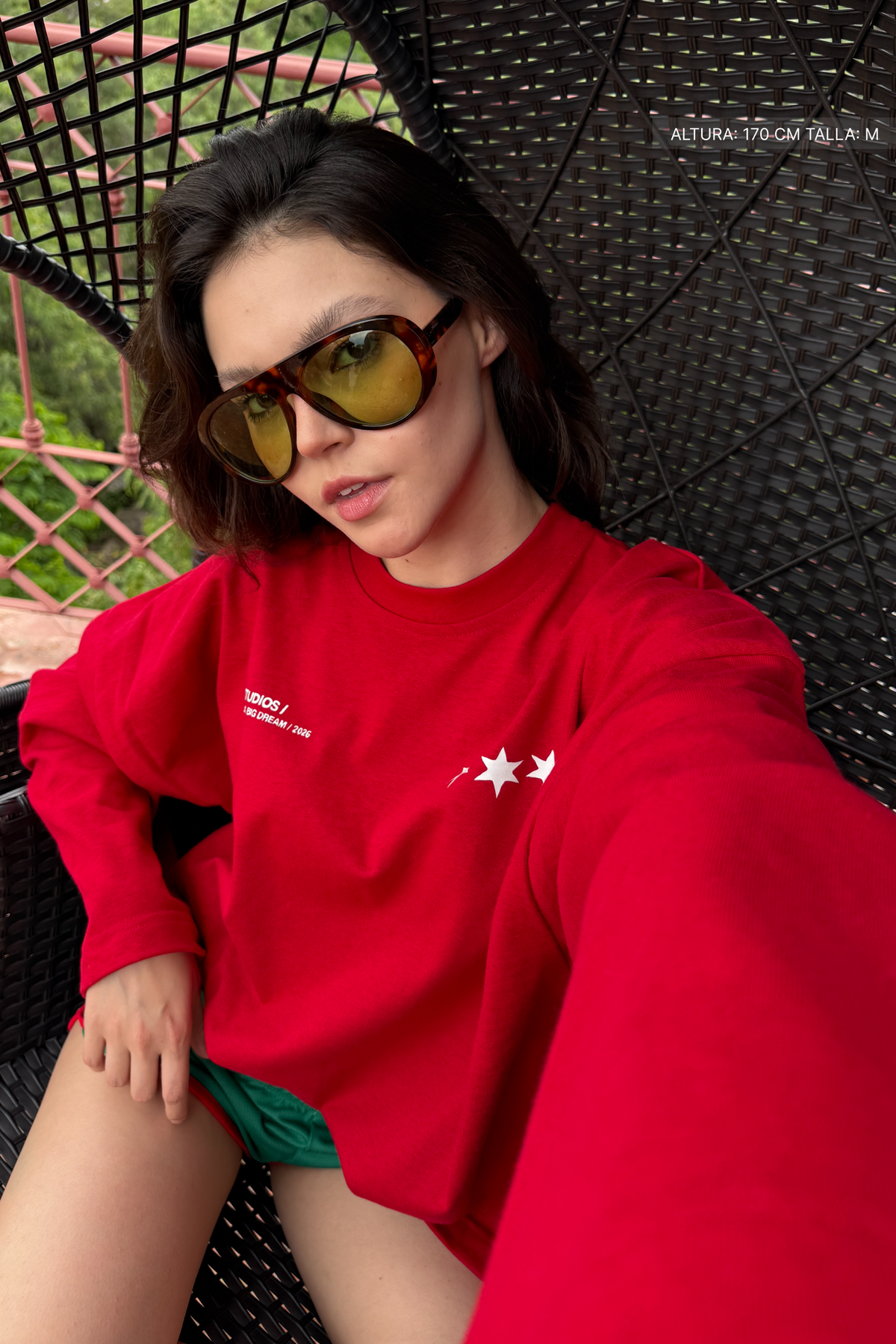 Local Super Star Longsleeve Red — fit detail